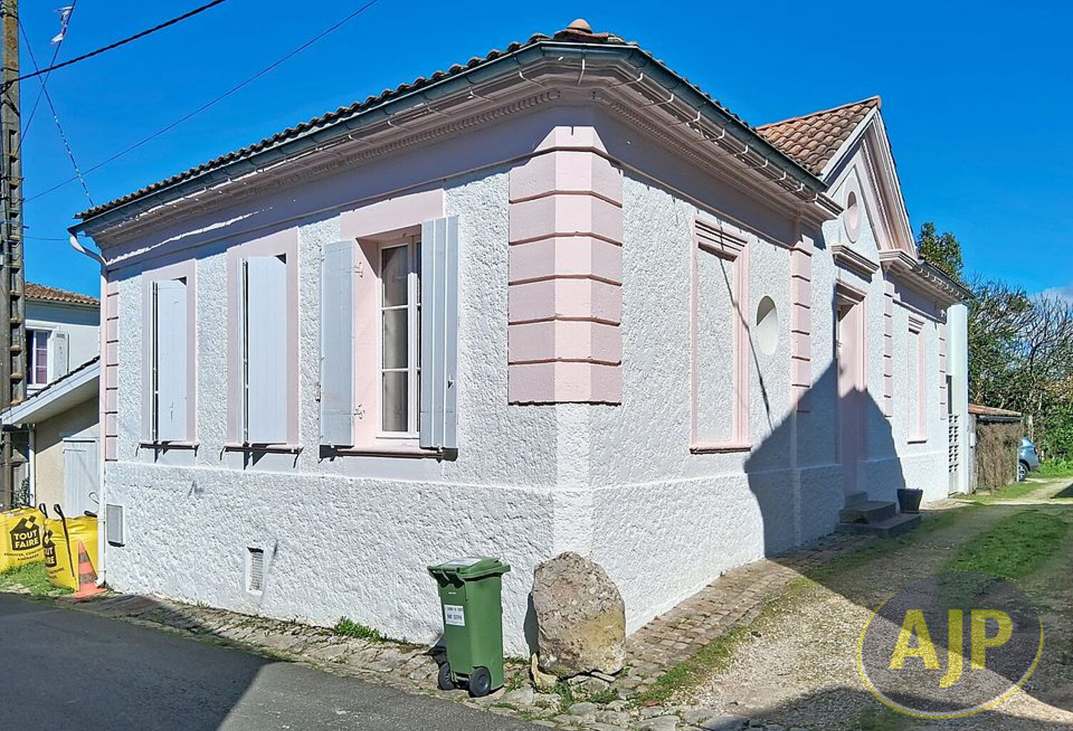 Maison  avec un jardin à Saint Estèphe — photo 1