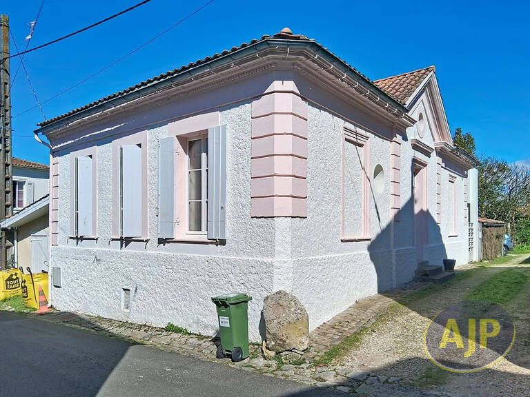 Maison  avec un jardin à Saint Estèphe — photo 1