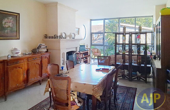 Maison  avec un jardin à Saint Estèphe — photo 2