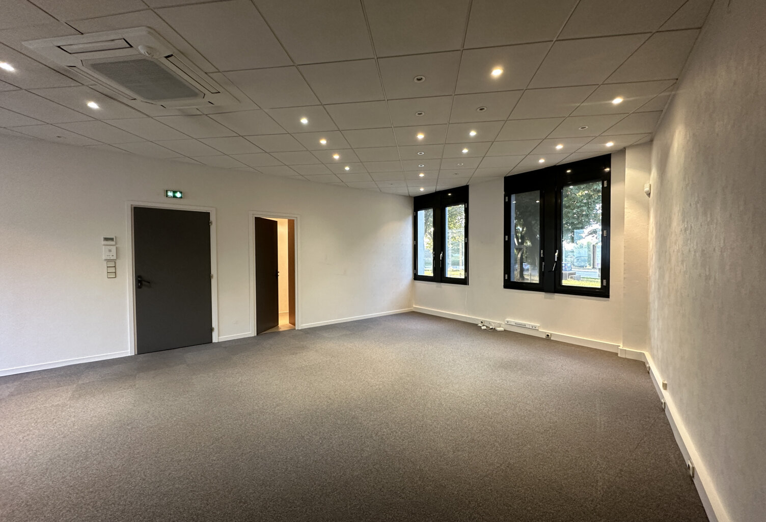 Bureaux 60 m2 climatisés - Orleans Bords de Loire - accès PM — photo 1