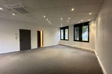 Bureau 2 pièces 944 €