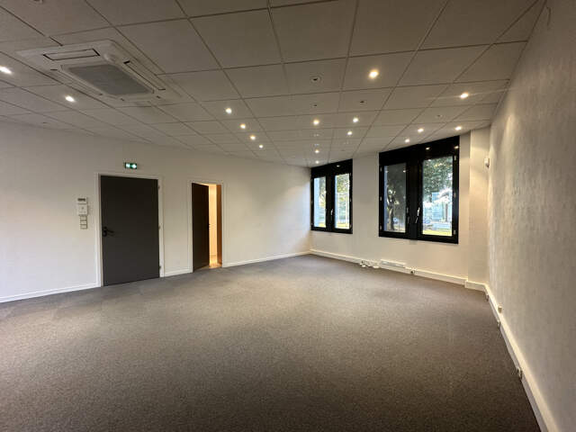 Bureaux 60 m2 climatisés - Orleans Bords de Loire - accès PM — photo du bien