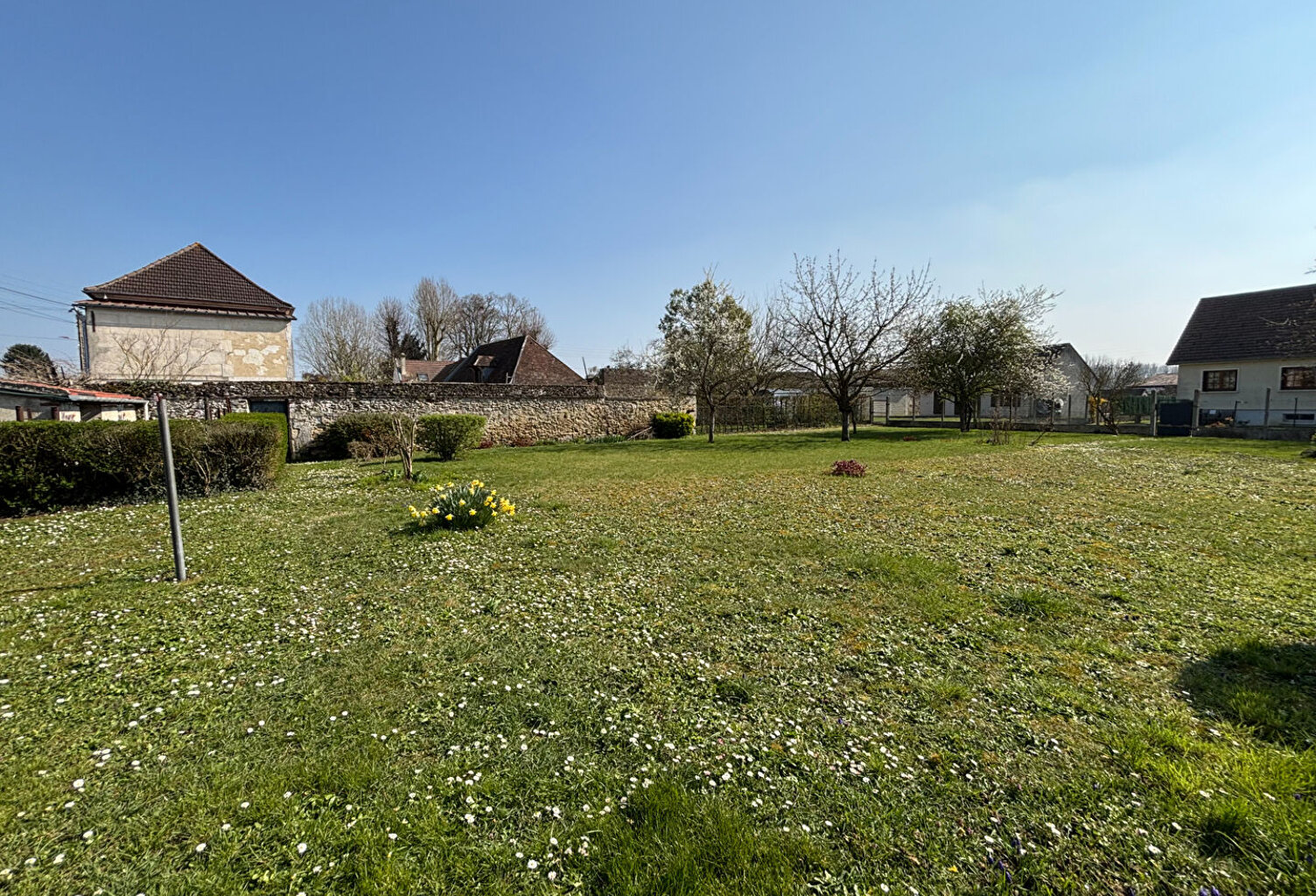 Terrain à bâtir - SACY LE GRAND — photo 1
