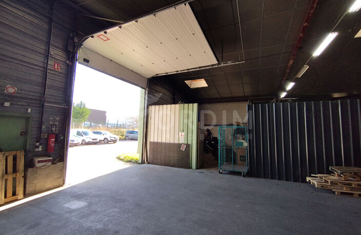 APPOIGNY - ZONE D'ACTIVITE - LOCAL DE 2200m² — photo 4