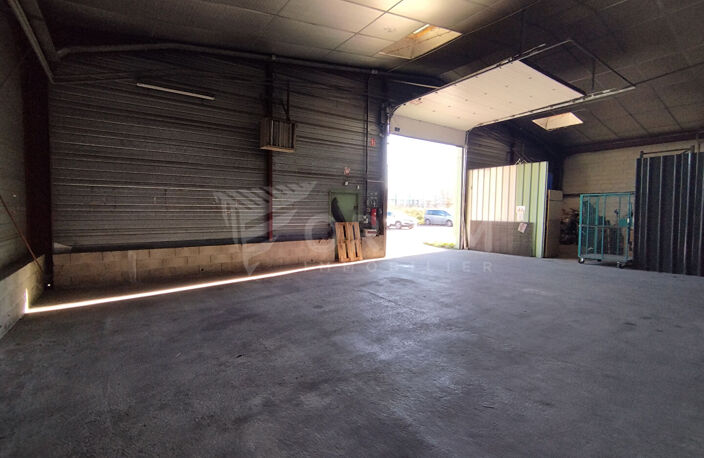 APPOIGNY - ZONE D'ACTIVITE - LOCAL DE 2200m² — photo 5