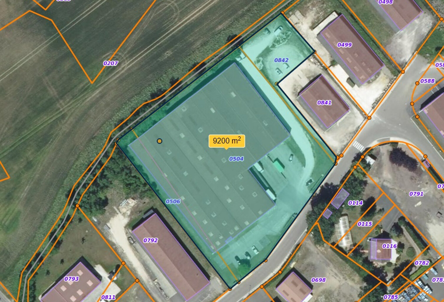 APPOIGNY - AUXERRE NORD A6 NORD -Bâtiment d'activité de  4730m² sur 9200m² de Terrain — photo 1
