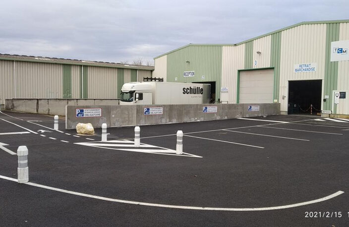 APPOIGNY - AUXERRE NORD A6 NORD -Bâtiment d'activité de  4730m² sur 9200m² de Terrain — photo 4