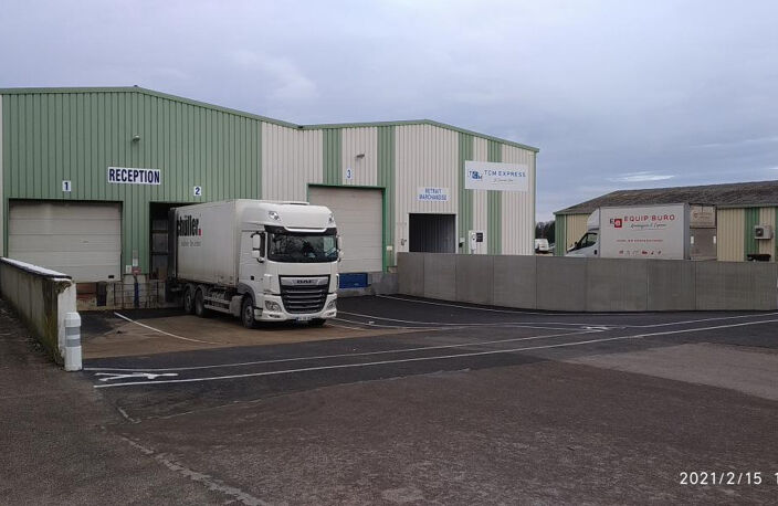 APPOIGNY - AUXERRE NORD A6 NORD -Bâtiment d'activité de  4730m² sur 9200m² de Terrain — photo 5