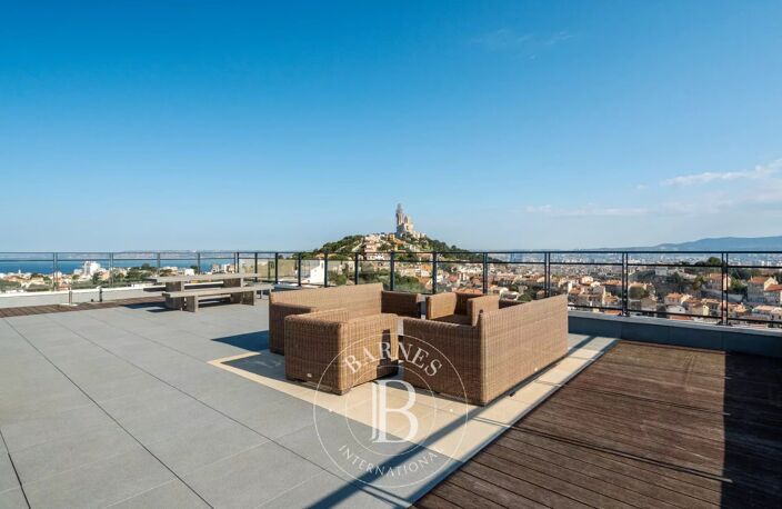 LOCATION VIDE - 13008 - PENTHOUSE VUE MER ET NOTRE-DAME DE LA GA — photo 2