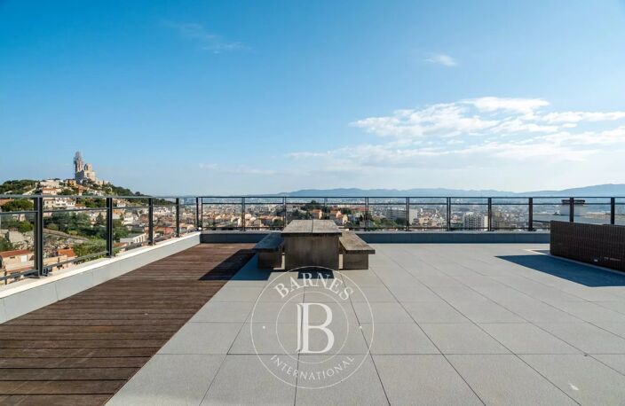 LOCATION VIDE - 13008 - PENTHOUSE VUE MER ET NOTRE-DAME DE LA GA — photo 3