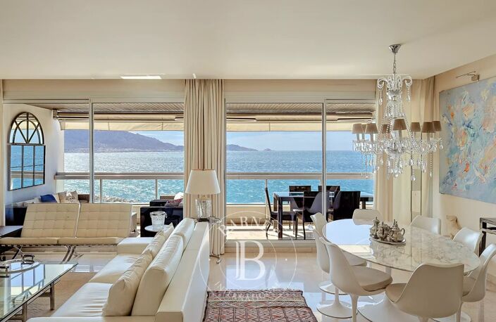 VENTE - 13007 - APPARTEMENT DE PRESTIGE EN FRONT DE MER — photo 2