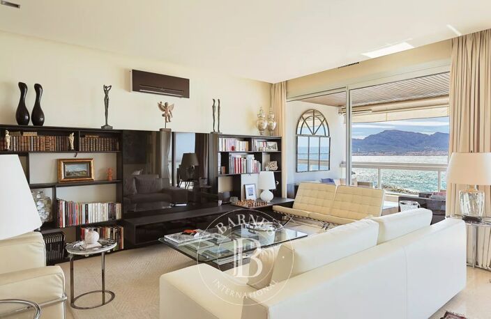 VENTE - 13007 - APPARTEMENT DE PRESTIGE EN FRONT DE MER — photo 3