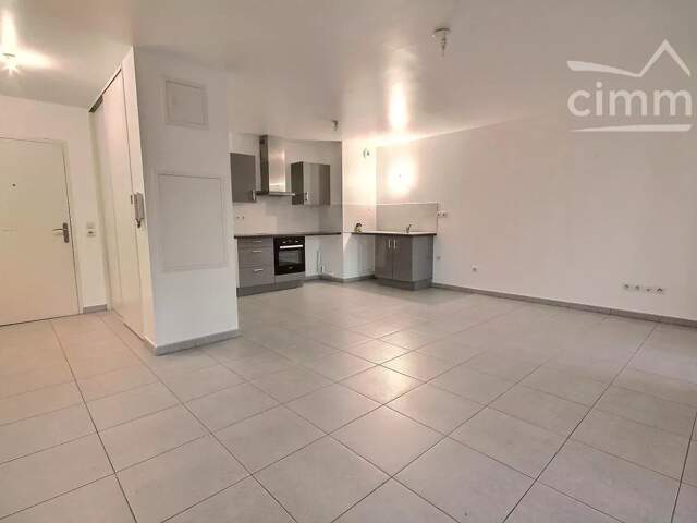 LOCATION POISAT : APPARTEMENT T2 AVEC TERRASSE ET GARAGE — photo du bien