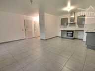 LOCATION POISAT : APPARTEMENT T2 AVEC TERRASSE ET GARAGE — photo 2