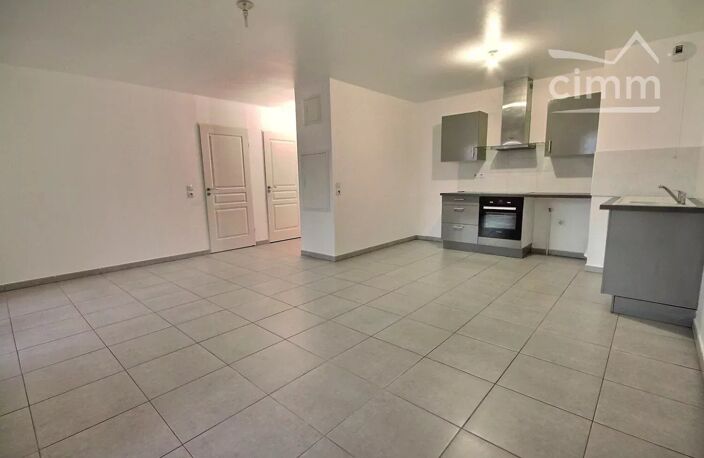 LOCATION POISAT : APPARTEMENT T2 AVEC TERRASSE ET GARAGE — photo 2