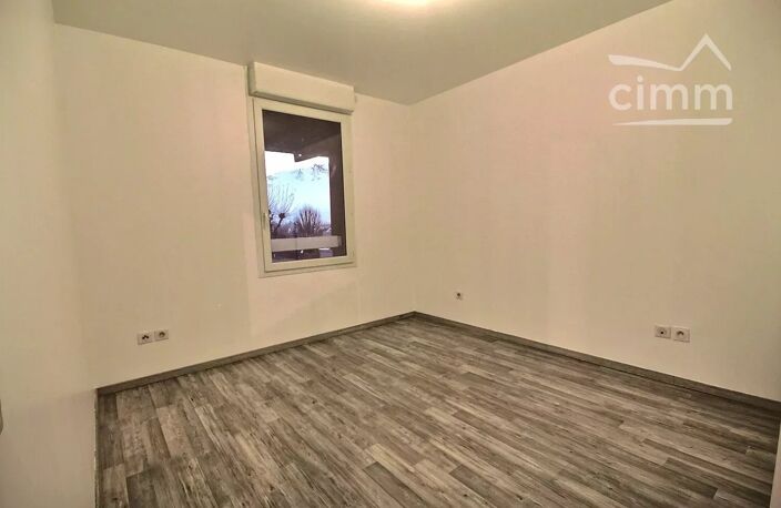 LOCATION POISAT : APPARTEMENT T2 AVEC TERRASSE ET GARAGE — photo 4