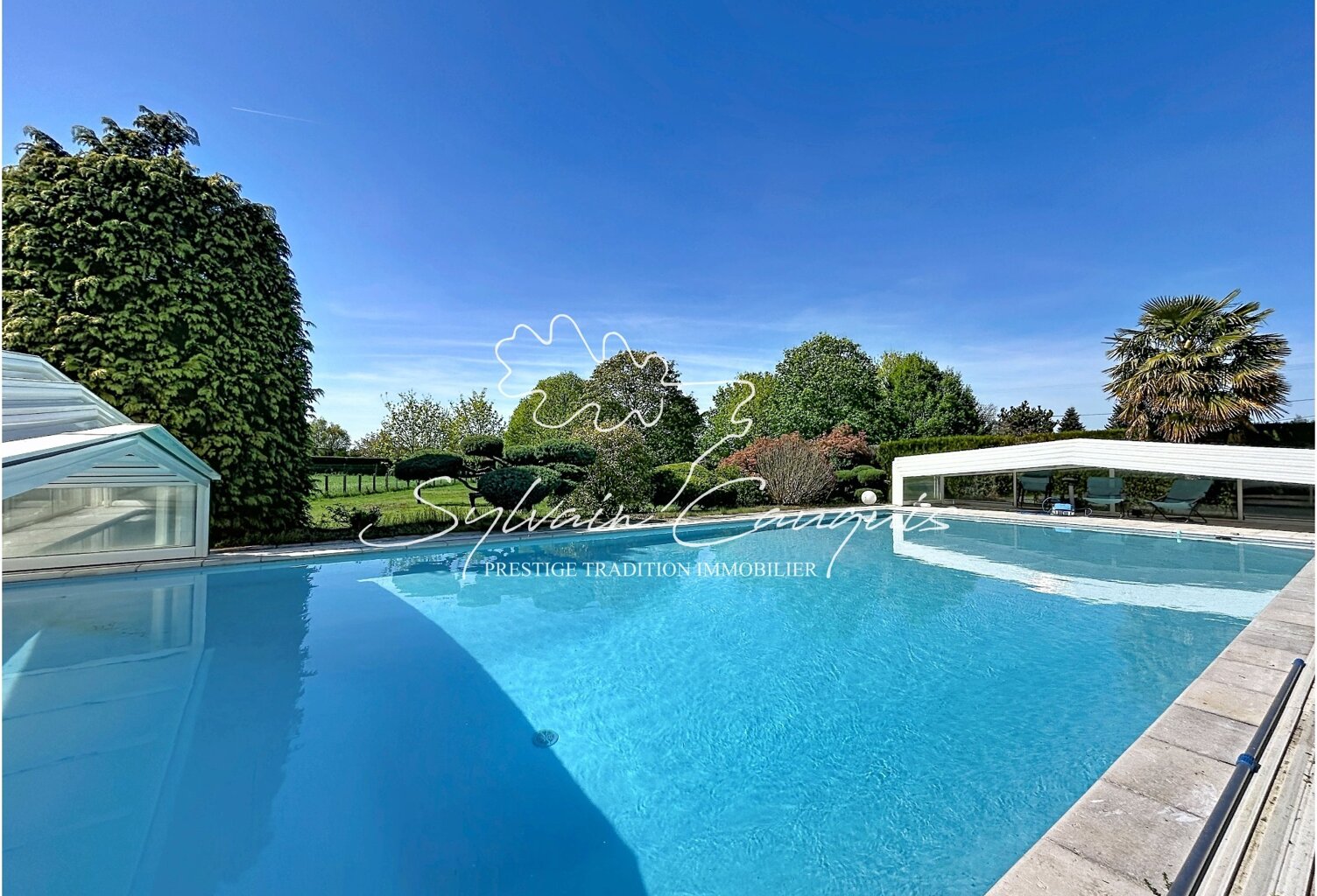 Propriété à vendre proche de CHATEAUNEUF SUR LOIRE  - 1 hectare - Fermette de caractère de 394m2 - Piscines chauffée - Cours de Tennis — photo 1