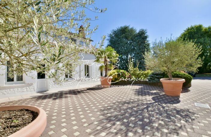 Propriété à vendre proche de CHATEAUNEUF SUR LOIRE  - 1 hectare - Fermette de caractère de 394m2 - Piscines chauffée - Cours de Tennis — photo 2