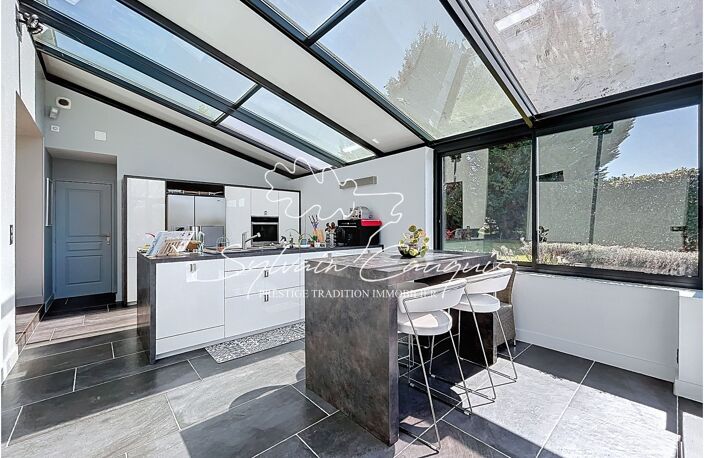 Propriété à vendre proche de CHATEAUNEUF SUR LOIRE  - 1 hectare - Fermette de caractère de 394m2 - Piscines chauffée - Cours de Tennis — photo 3