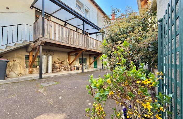 ENSEMBLE IMMOBILIER : MAISON + APPARTEMENT INDEPENDANT + GARAGE DE 135M2 + DEPENDANCES ET TERRAIN CLOS – RARE SUR LE SECTEUR — photo 3