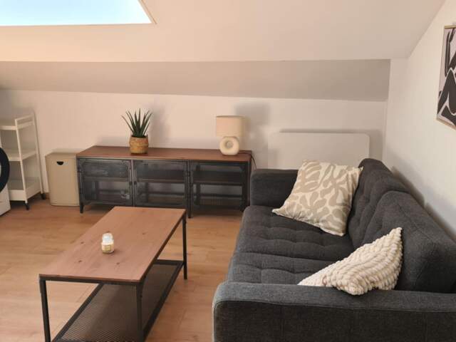A LOUER A DIGNE-LES-BAINS (04) CHARMANT APPARTEMENT T2 MEUBLE RENOVE — photo du bien