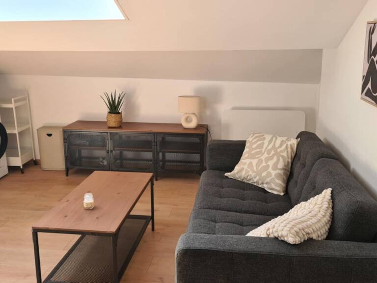 A LOUER A DIGNE-LES-BAINS (04) CHARMANT APPARTEMENT T2 MEUBLE RENOVE — photo 1