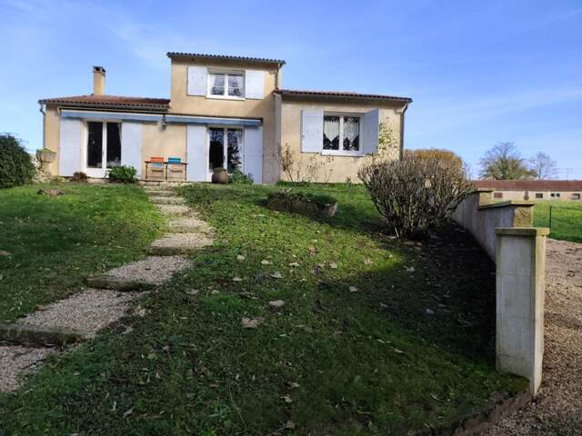 Maison à vendre 4 pièces LA COURONNE (16) — photo du bien