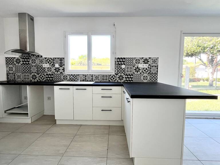 Maison moderne avec jardin – 4 pièces – 447 m² de terrain — photo 1