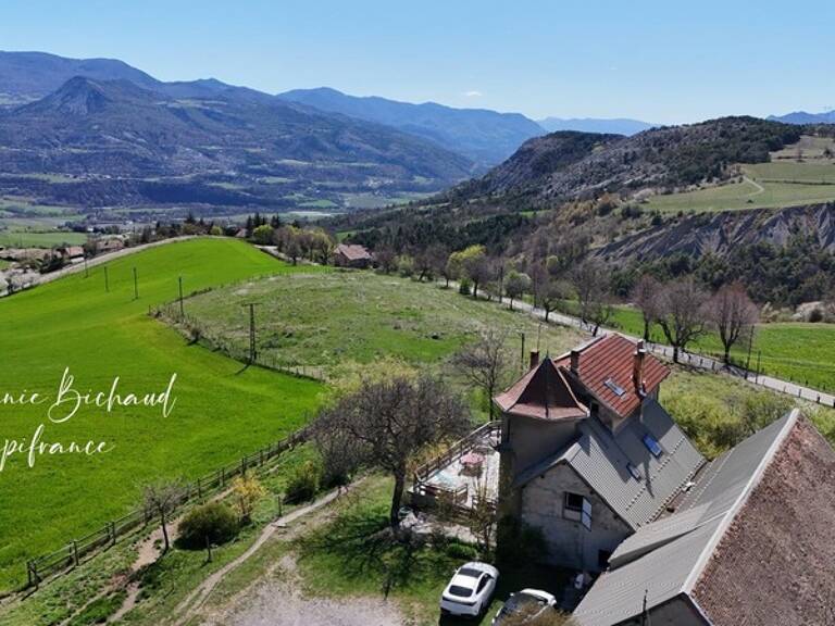 Propriete à vendre 9 pièces JARJAYES (05) dépendances zone touristique 1,8 hectare — photo 1