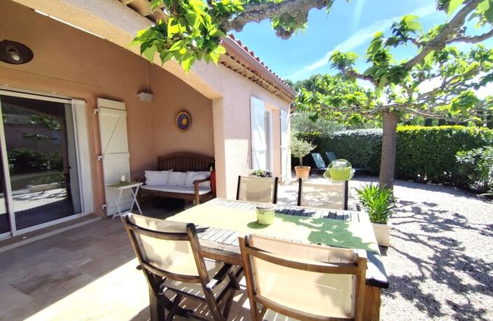 NANS LES PINS (VAR) NOUVEAUTE !!! En résidence sécurisée Villa 110m² (103m²loi carrez) avec jardin 400m² et parkings — photo 2