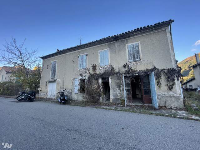 Maison 8 pièces 165 m² à La Motte-du-Caire — photo du bien