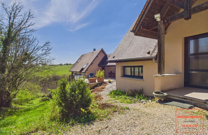 Maison suspendue dans son environnement — photo 3
