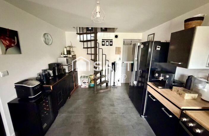 Genouillé 86250. Maison, grange et jardin — photo 5