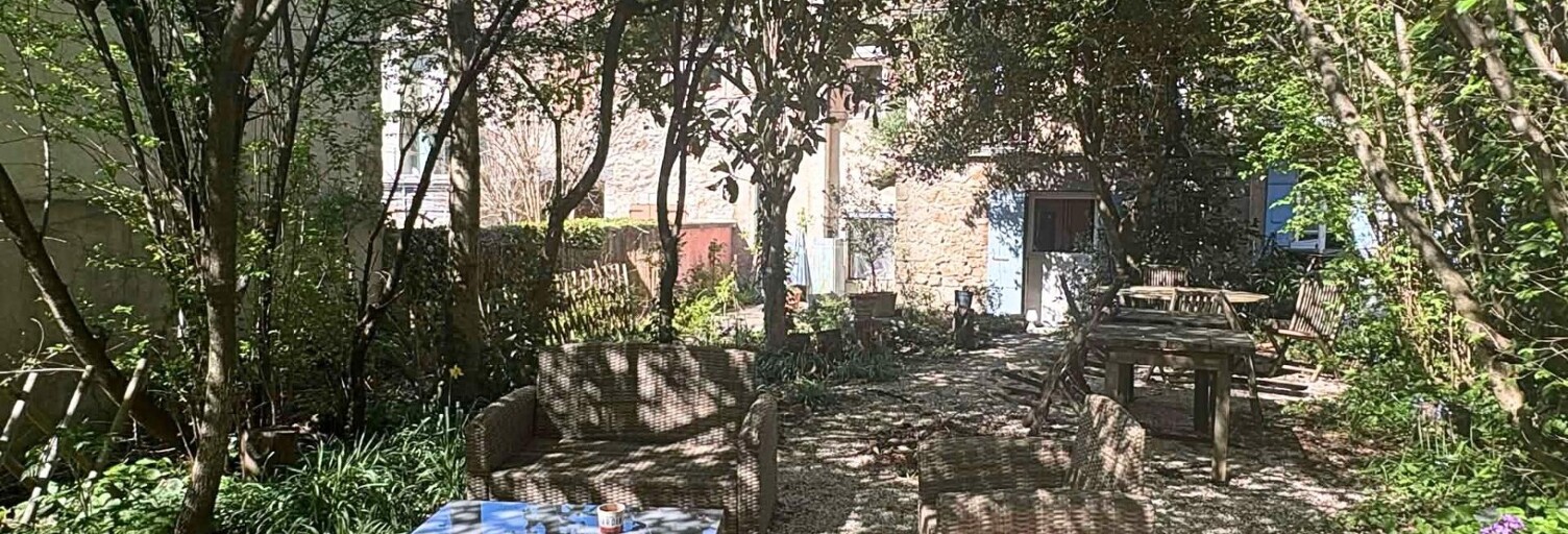 Maison 9 Pièces 210 m² à vendre à Vallées-d'Antraigues-Asperjoc (07530)