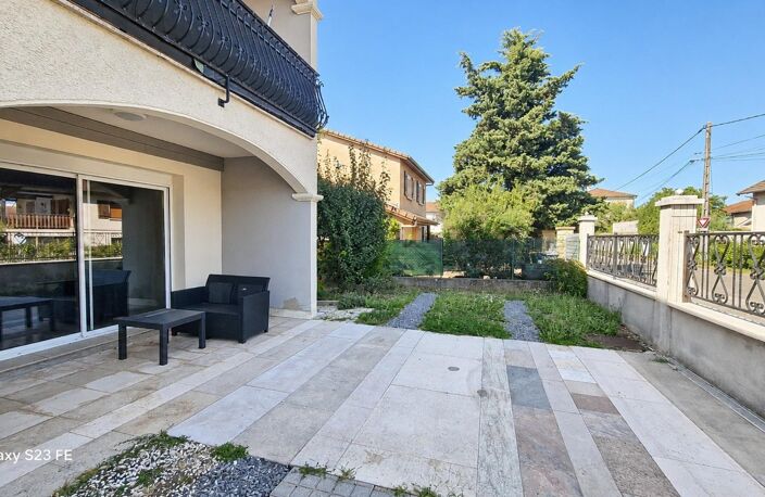Immeuble de trois appartements en très bon état général — photo 3