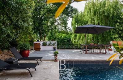 Massieux Bourg, limite Genay – Propriété historique de 275 m² – Terrain de 1 100 m² – 3/4 chambres – Bureau – Piscine – Garage – Ruisseau — photo du bien
