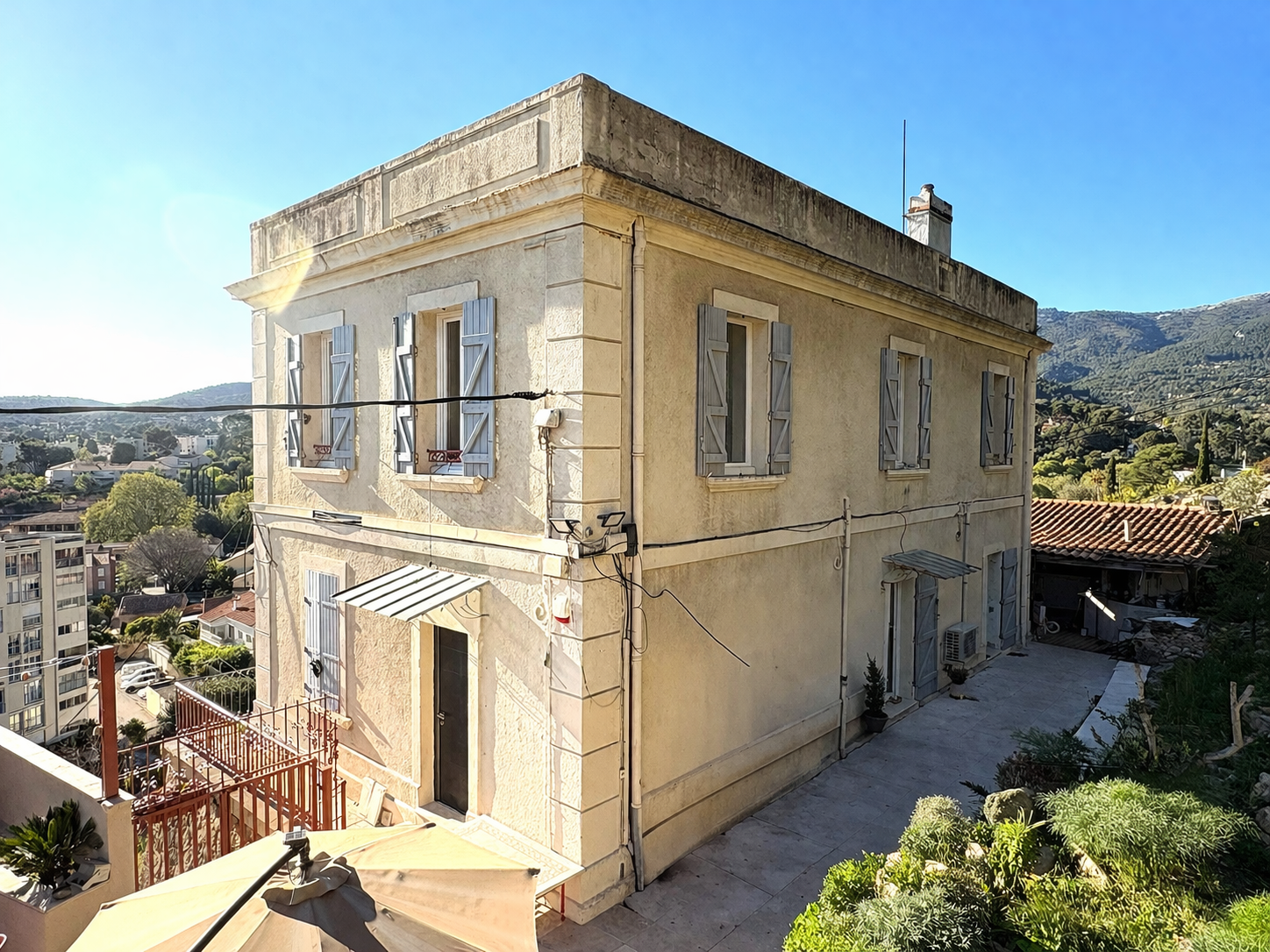Villa / Maison  T6 à vendre Toulon 83200