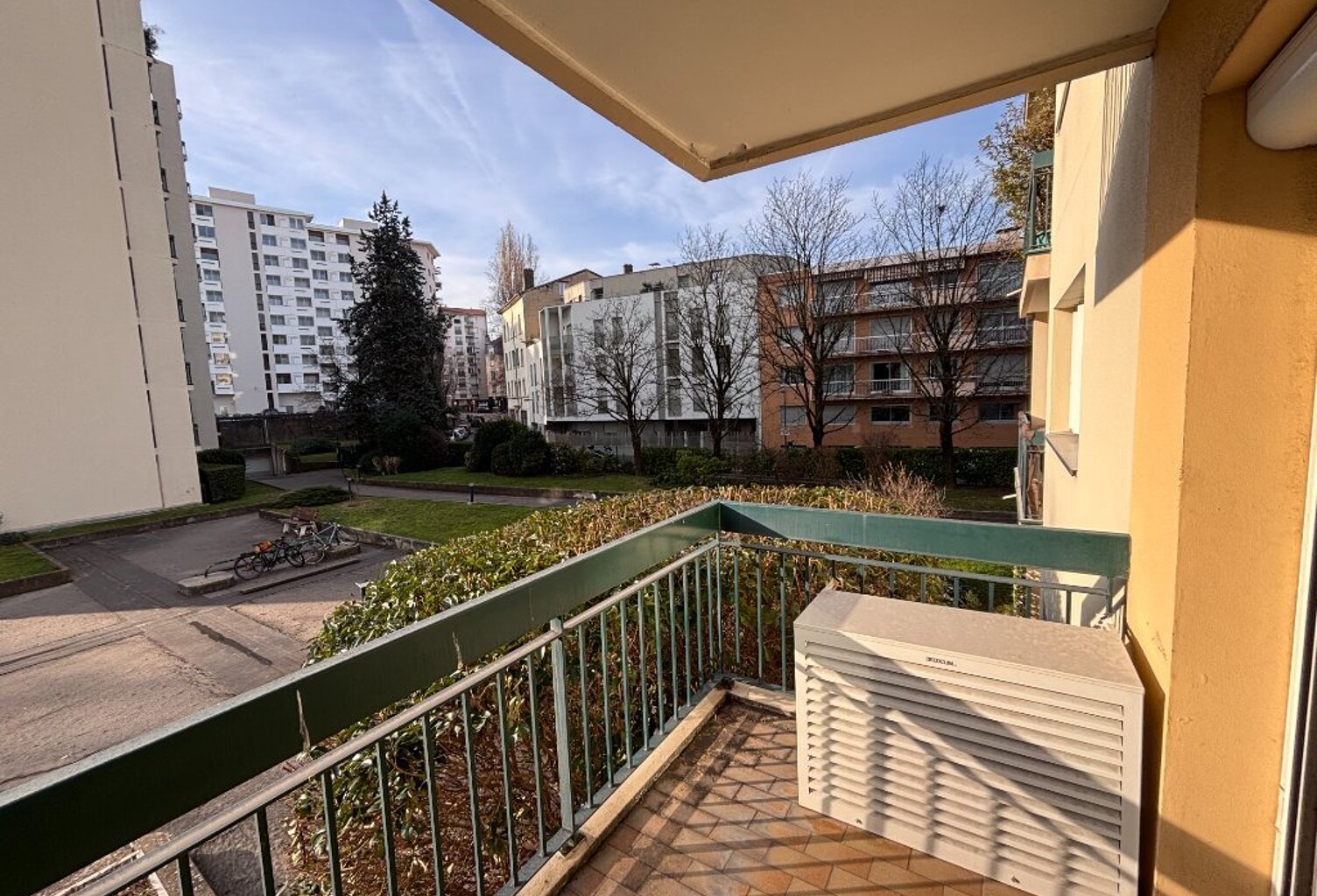 GRAND 5 PIÈCES AVEC DOUBLE BALCON et CLIMATISATION — photo 1