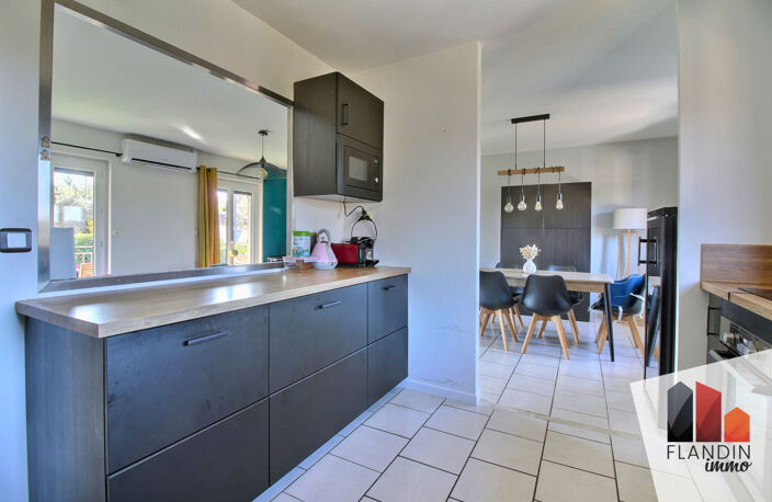 VERNAISON limite CHARLY - Appartement T4 traversant avec vue — photo 5