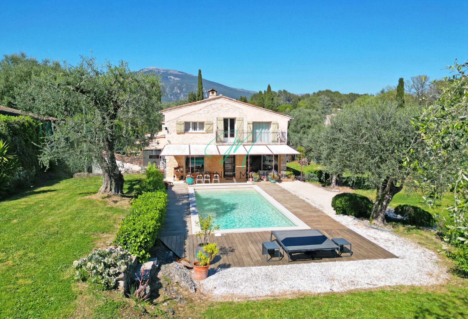 LE ROURET – Élégante villa avec dépendance — photo 1
