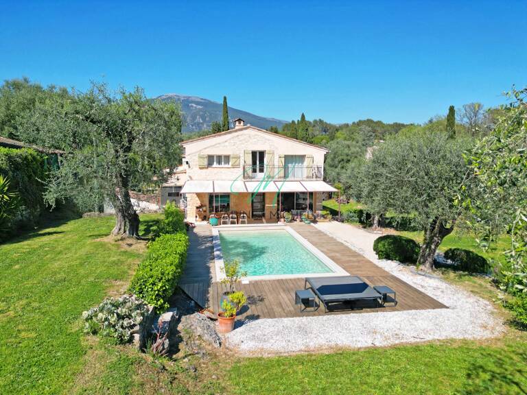 LE ROURET – Élégante villa avec dépendance — photo 1
