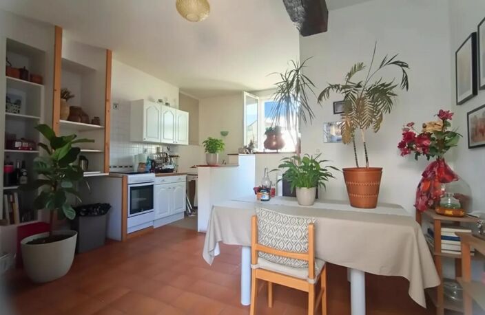 Maison de 5 pièces de 184 m² en vente à Monthoiron — photo 2