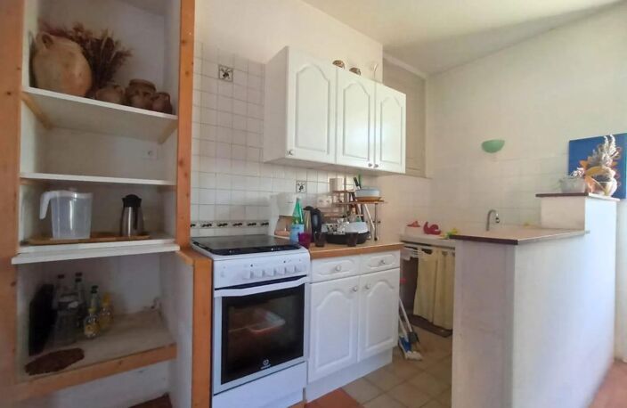 Maison de 5 pièces de 184 m² en vente à Monthoiron — photo 3