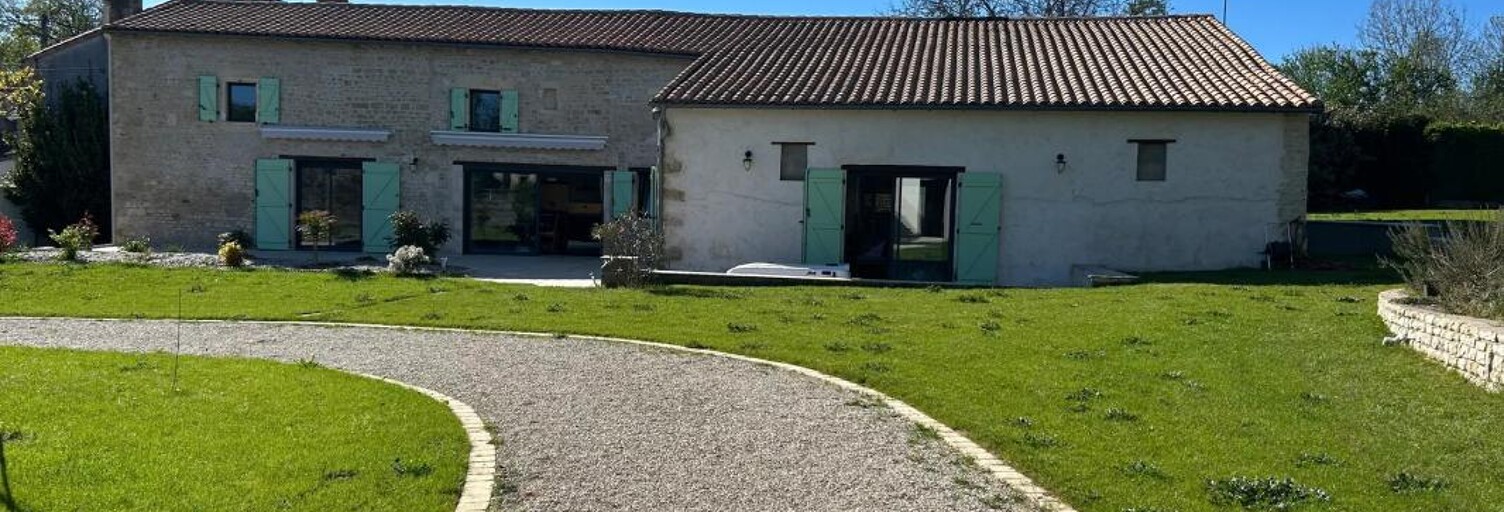 Maison 8 Pièces 259 m² à vendre à Coulonges-sur-l'Autize (79160)