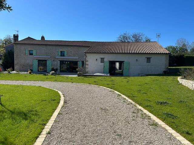 Magnifique maison rénovée à Coulonges-sur-l'Autize — photo du bien