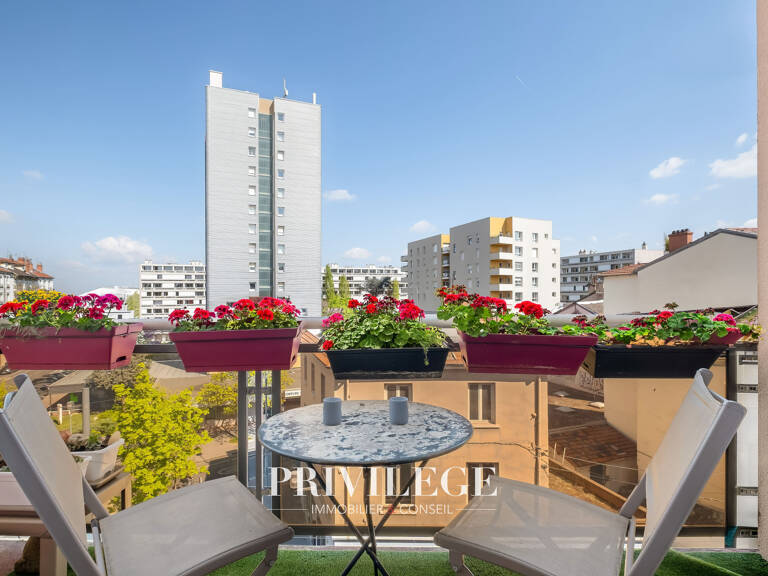 T3 rénové avec balcon   Dernier étage avec ascenseur, lumine — photo 1