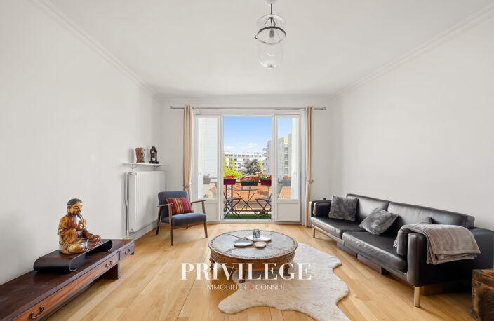 T3 rénové avec balcon   Dernier étage avec ascenseur, lumine — photo 2