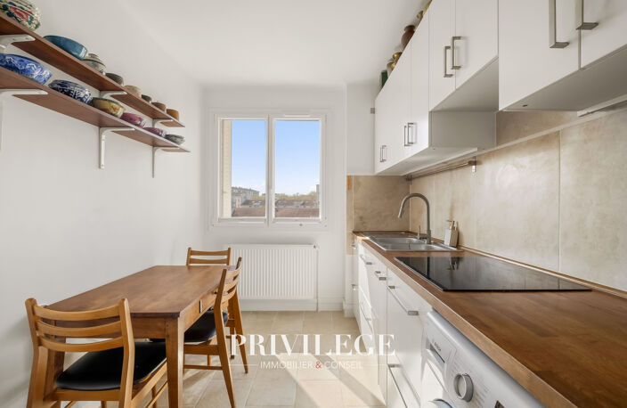 T3 rénové avec balcon   Dernier étage avec ascenseur, lumine — photo 5