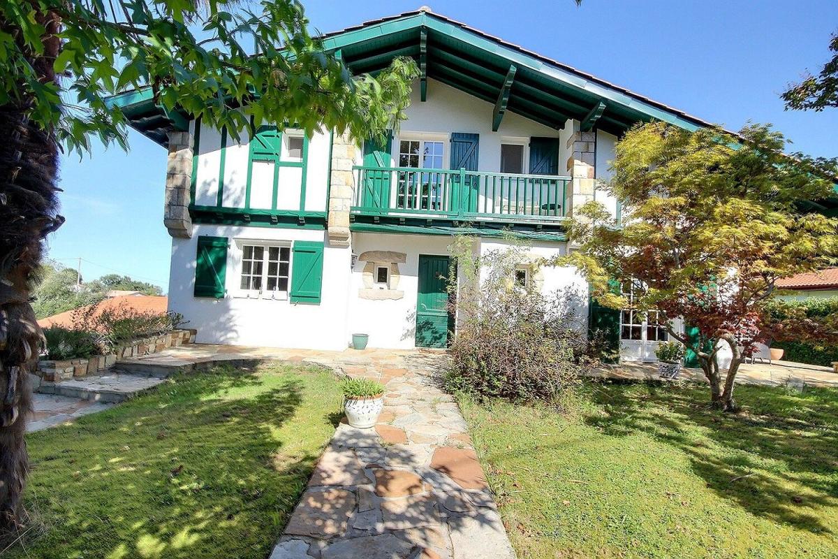 Villa / Maison  T9 à vendre Hasparren 64240