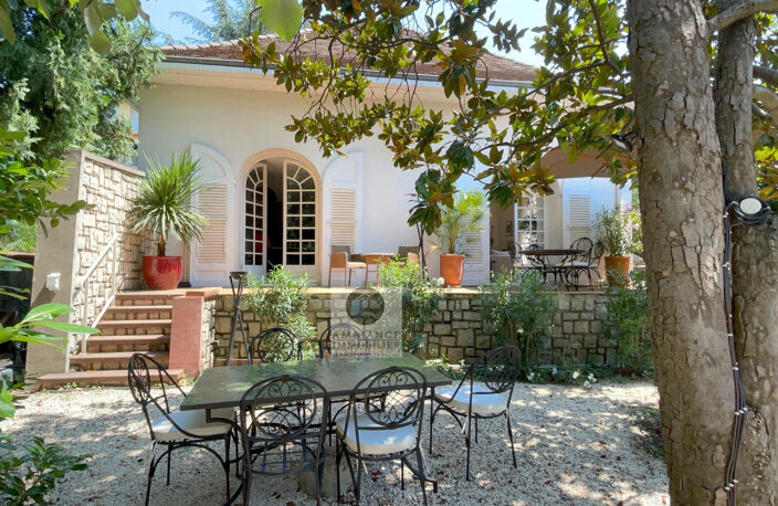 Maison de caractère avec piscine dans un écrin végétal — photo 3